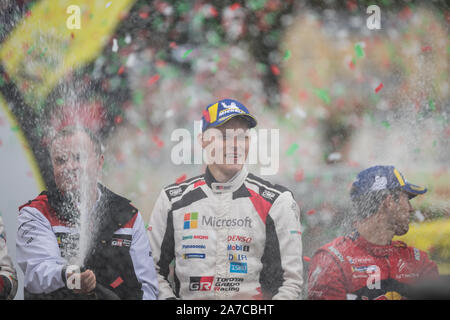 Ott Tanak, Tommi Makinen und Sebastien Ogier bei der Abschlussfeier Feiern des 2019 WRC Wales Rally GB in Llandudno, Wales, Großbritannien Stockfoto