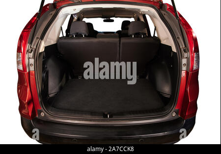 Der große schwarze leere Kofferraum des SUV-Autos mit Gummimatte und mit  Ledermappe auf dem Boden Öffnen Sie den Gepäckträger des Autos Nahaufnahme  Stockfotografie - Alamy