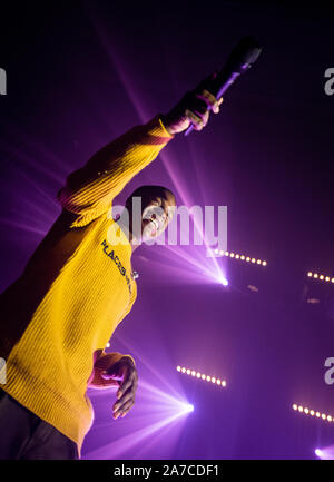 Kopenhagen, Dänemark. 31. Oktober 2019. Der kanadische Sänger, Songwriter und Musiker Daniel Caesar führt ein Live Konzert bei VEGA in Kopenhagen. (Foto: Gonzales Foto - Joe Miller). Stockfoto