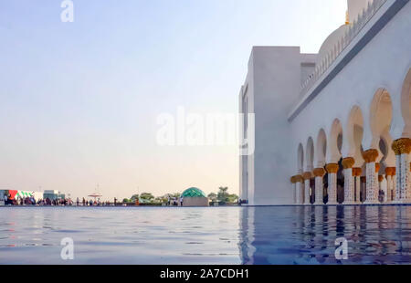 Abu Dhabi, VAE Dezember 27/2018 Sheikh Zayed Moschee. Vereinigte Arabische Emirate, Naher Osten. Das Wahrzeichen der Stadt. Stockfoto