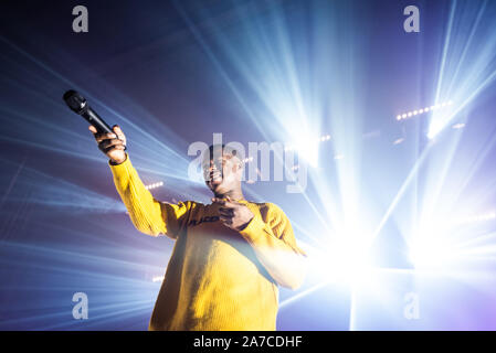 Kopenhagen, Dänemark. 31. Oktober 2019. Der kanadische Sänger, Songwriter und Musiker Daniel Caesar führt ein Live Konzert bei VEGA in Kopenhagen. (Foto: Gonzales Foto - Joe Miller). Stockfoto