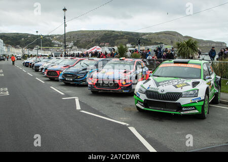 WRC World Rally Cars aufgereiht auf den Straßen von Llandudno an der Abschlussfeier der2019 WRC Wales Rally GB, Llandudno, Wales Stockfoto