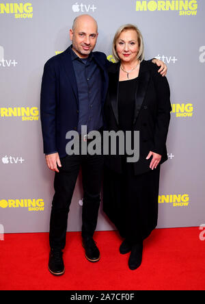 Executive Producer Michael EllenBerg und Regisseurin Mimi Leder an Apple die Morning Show Screening im Ham Yard Hotel, London statt. Stockfoto