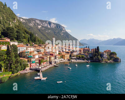 Erstaunlich Luftaufnahme von Varenna - Comer See in Italien Stockfoto