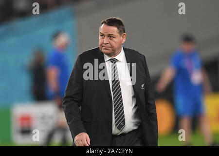 Neuseeland Head Coach Steve Hansen vor der Rugby World Cup 2019 Bronze Finale zwischen Neuseeland und Wales auf der Tokyo Stadion in Tokio, Japan, am 1. November 2019. Foto von Tadashi Miyamoto Stockfoto