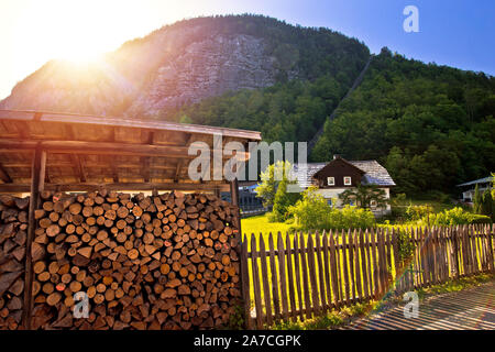 Hallstatt Bergbahnen und Alpine Landschaft sun Haze, touristische Destination in Österreich Stockfoto
