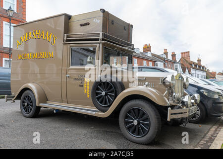 Amersham Mobile Museum Fahrzeug, hergestellt von London Taxis International Karosserien, die auf der High Street im Amersham Altstadt, Buckinghamshire, Großbritannien Stockfoto