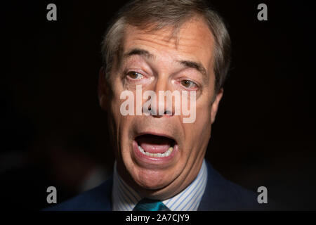 London, Großbritannien. 01 Nov, 2019. Brexit Parteichef, Nigel Farage, startet Wahlkampagne der Brexit Partei in Westminster. Credit: Tommy London/Alamy leben Nachrichten Stockfoto