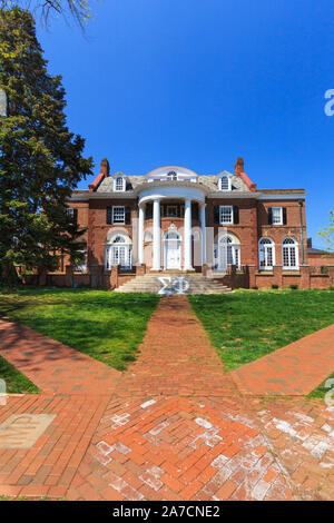 CHARLOTTESVILLE, VA, USA - 14. April: Sigma Phi Gesellschaft am 14. April 2016 an der Universität von Virginia in Charlottesville, Virginia. Stockfoto