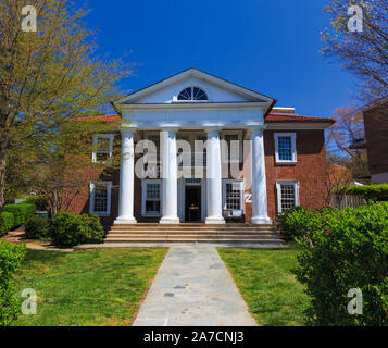 CHARLOTTESVILLE, VA, USA - 14. April: Theta Delta Chi am 14. April 2015 an der Universität von Virginia in Charlottesville, Virginia. Stockfoto