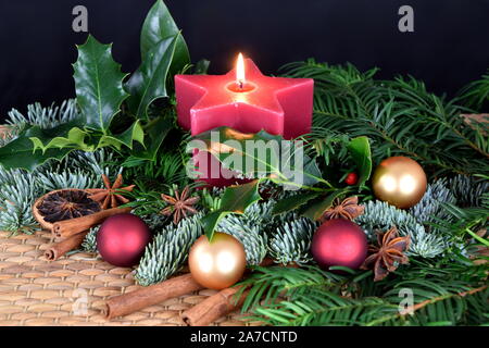 Warmen Kerzenschein für Advent und Weihnachten Stockfoto