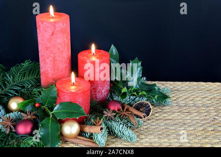 Warmen Kerzenschein für Advent und Weihnachten Stockfoto