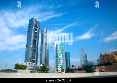 Skyscrappers in der Innenstadt von Abu Dhabi, Vereinigte Arabische Emirate. Stockfoto