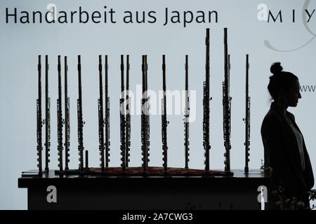 Leipzig, Deutschland. 01 Nov, 2019. Flöten wird in einer Halle der Messe Leipzig unter dem Namen "Handarbeit aus Japan" ausgestellt werden. Gibt die Messe "usicpark" findet vom 01. bis 03.11.2019, welche Adressen hobby Musiker, Musikbegeisterte, Musik Schüler und Anfänger. Credit: Sebastian Willnow/dpa-Zentralbild/dpa/Alamy leben Nachrichten Stockfoto