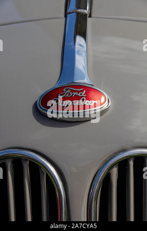Kühleremblem eines Ford beliebte Oldtimer Stockfoto