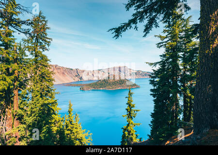 Crater Lake und Wizard Island in Oregon, USA Stockfoto