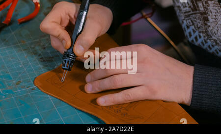 Skinner, dekorative Details auf Leder Wettbewerbsbedingungen Stockfoto