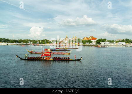 Bangkok, Thailand - 17. Oktober, 2019: Royal Barge Prozession auf dem Chao Phraya Fluß in Royal barge Prozession Training Tag Stockfoto