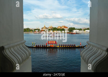 Bangkok, Thailand - 17. Oktober, 2019: Royal Barge Prozession auf dem Chao Phraya Fluß in Royal barge Prozession Training Tag Stockfoto