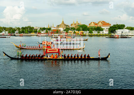 Bangkok, Thailand - 17. Oktober, 2019: Royal Barge Prozession auf dem Chao Phraya Fluß in Royal barge Prozession Training Tag Stockfoto