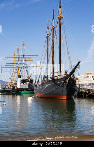 Historische Schiffe am Hyde Street Pier, San Francisco, Kalifornien Vereinigte Staaten von Amerika Stockfoto