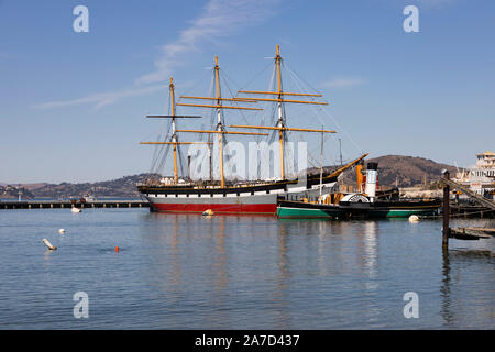 Historische Schiffe am Hyde Street Pier. Balclutha und Eppleton Hall. San Francisco, Kalifornien Vereinigte Staaten von Amerika Stockfoto