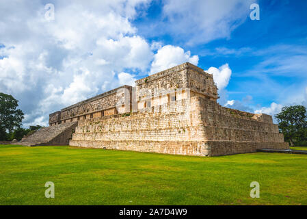 Fassade des Gouverneurs Palast in Uxmal, Mexiko Stockfoto