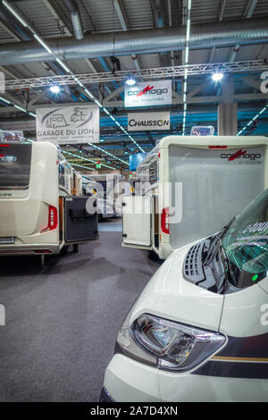 BERN, SCHWEIZ - Oktober 26, 2019: Präsentation der neuen Reisemobile auf Schweizer Caravan Salon Stockfoto