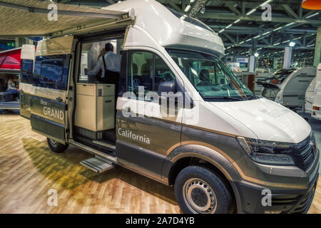 BERN, SCHWEIZ - Oktober 26, 2019: Präsentation der neuen Volkswagen Wohnmobil auf Schweizer Caravan Salon Stockfoto