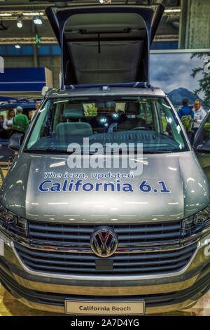 BERN, SCHWEIZ - Oktober 26, 2019: Präsentation der neuen Reisemobile auf Schweizer Caravan Salon Stockfoto