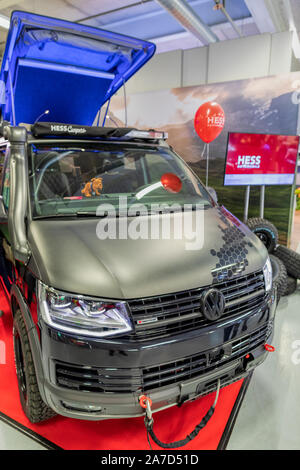 BERN, SCHWEIZ - Oktober 26, 2019: Präsentation der neuen Offroad volkswagen Reisemobile auf Schweizer Caravan Salon Stockfoto