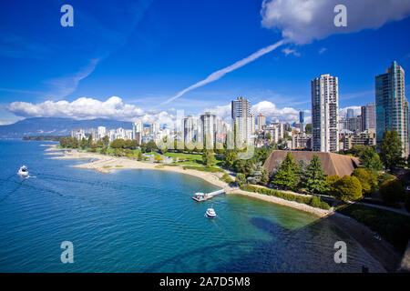 Hafen von Vancouver in British Columbia, Kanada. Foto aus der Burrard Street Bridge. Stockfoto