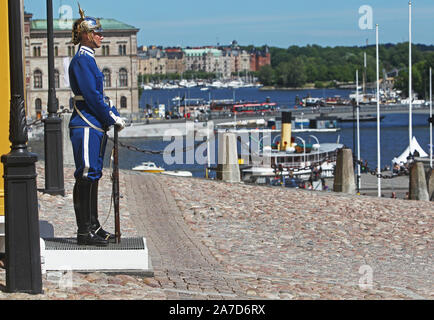 Die Royal Guards (Schwedisch: högvakten) ist der König der Schwedischen Kavallerie und Infanterie Schutz der Ehre der schwedischen Streitkräfte, die mit dem Schutz der Schwedischen Königlichen Familie beauftragt. Stockfoto