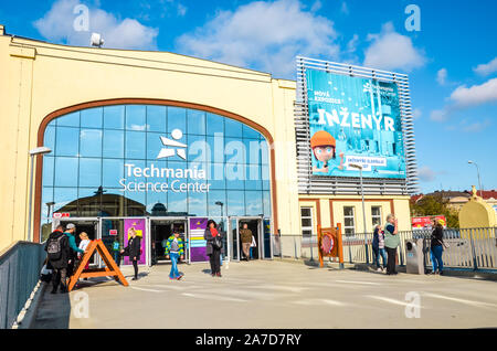 Plzen, Tschechische Republik - 28 Oktober 2019: Haupteingang des Techmania Science Center in Pilsen, Tschechien. Ausstellung erklärt wissenschaftlichen Grundsätzen durch spielerische Aktivitäten. Bildung Konzept. Stockfoto