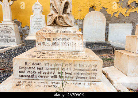 Las Palmas, Gran Canaria, Kanarische Inseln, Spanien. 1. November 2019. Versteckt in einem Labyrinth von engen Gassen, die nur selten besucht englische Friedhof in Las Palmas öffnet sich dem Publikum an Allerheiligen. Der englische Friedhof in Las Palmas wurde 1834 von dem großen britischen Unternehmen, die in der Stadt lebte, errichtet. Zu der Zeit, nicht die Katholiken konnte nicht neben Katholiken begraben werden. Der Friedhof wurde am Rande der Stadt auf offenem Gelände konstruiert. Credit: ALAN DAWSON/Alamy leben Nachrichten Stockfoto