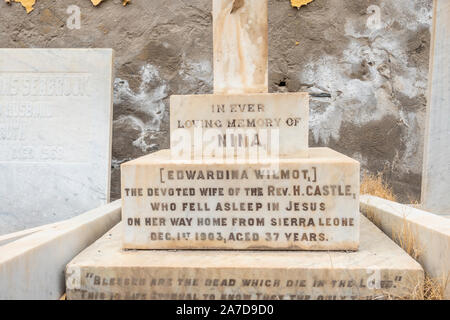 Las Palmas, Gran Canaria, Kanarische Inseln, Spanien. 1. November 2019. Versteckt in einem Labyrinth von engen Gassen, die nur selten besucht englische Friedhof in Las Palmas öffnet sich dem Publikum an Allerheiligen. Der englische Friedhof in Las Palmas wurde 1834 von dem großen britischen Unternehmen, die in der Stadt lebte, errichtet. Zu der Zeit, nicht die Katholiken konnte nicht neben Katholiken begraben werden. Der Friedhof wurde am Rande der Stadt auf offenem Gelände konstruiert. Credit: ALAN DAWSON/Alamy leben Nachrichten Stockfoto