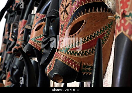 Nahaufnahme der Dekorationen der Holz- sardischen Masken der u Boe" (ox), traditionelle Maske aus Ottana, Sardinien, Italien Stockfoto