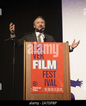 Oktober 31, 2019, Denver, Colorado, USA: Regisseur Rian Johnson der film Messer aus erhält die John Cassavetes Award während der Vorführung des Films Messer aus der vergangenen Nacht im Ellie Caulkins Haus in Denver, CO (Credit Bild: © Hector Acevedo/ZUMA Draht) Stockfoto