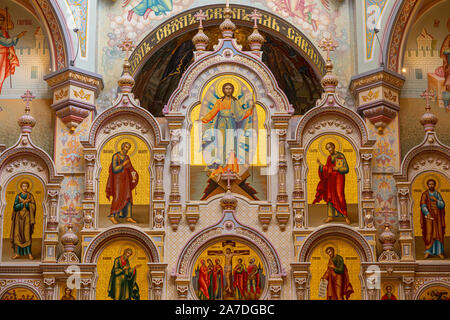 Minsk, Weißrussland - Juni, 2019. Nahaufnahme des sacrarium der Kirche aller Heiligen mit Bild von Jesus Christus und der Heiligen Stockfoto