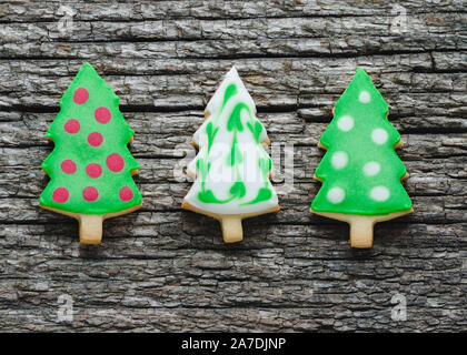 Hausgemachte Kekse für Weihnachten. Kopieren Sie Platz. Cookies eingerichtet. Ansicht von oben. Stockfoto