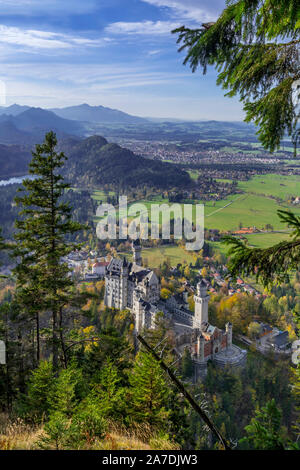 Schloss Neuschwanstein im Herbst/Herbst, 19. Jahrhundert Neoromanischen Schloss Hohenschwangau, Bayern, Deutschland Stockfoto