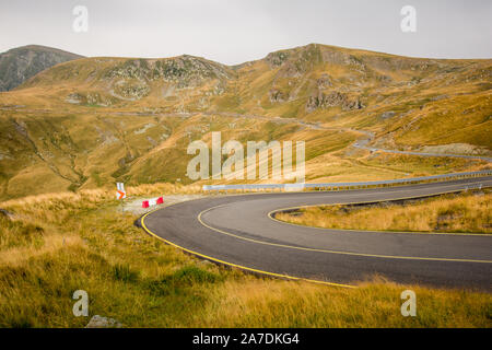 Regnerische Wetter über transalpina high mountain Road, Rumänien Stockfoto