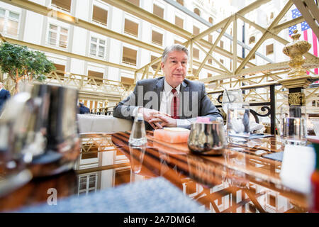 Clark S. Richter fotografiert im Trump International Hotel in Washington D.C. Clark Richter ist Gründer und Geschäftsführer des Weißen Hauses Writers Group, Inc. und eine Stellungnahme Journalist. Er war ein redenschreiber in der Reagan im Weißen Haus. Stockfoto