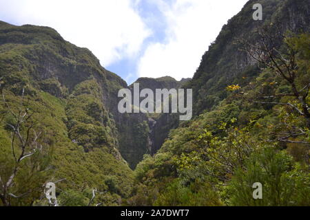 Schöne Sicht auf die Berge auf der Insel Madeira, Portugal Stockfoto