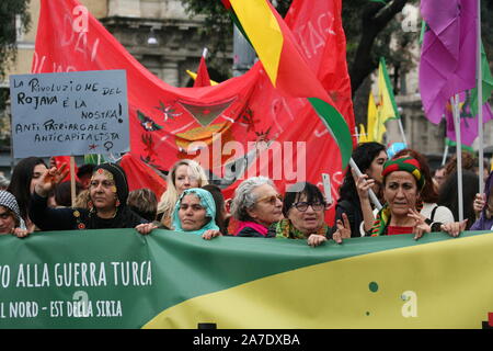Roma, Italien. 01 Nov, 2019. 1. November nationalen Demonstration in Rom neben dem kurdischen Volk (Foto von Claudio Sisto/Pacific Press) Quelle: Pacific Press Agency/Alamy leben Nachrichten Stockfoto