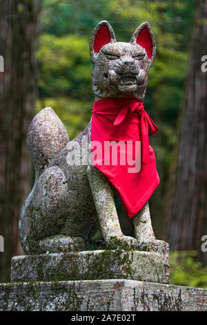 Inari fox Statue in Shinto Schrein in Nikko, Japan Stockfoto