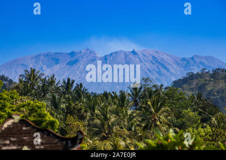 Blick auf den Mount Agung oder Vulkan Gunung Agung, Bali, Indonesien, Südostasien, Asien Stockfoto