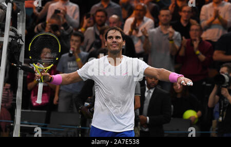 Paris, Frankreich. 1. November 2019. Paris Paris Rolex Masters 011119 Rafa Nadal (ESP) beats Jo-Wilfried Tsonga (FRA) im Viertelfinale Foto Roger Parker International Sport Fotos Ltd/Alamy leben Nachrichten Stockfoto