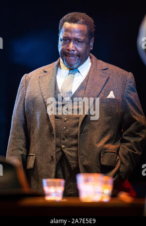 London, Großbritannien. 1. November 2019. Wendell Pierce besucht das Foto für den Arthur Miller classic 'Tod eines Handlungsreisenden' im Piccadilly Theatre, West End, London, England Am 1. November 2019 Credit: Gary Mitchell, GMP-Media/Alamy leben Nachrichten Stockfoto