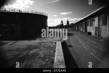 Eine Kohlegrube und zugehörigen Schwerindustrie in der dearne Valley, South Yorkshire in 1983. Die Kohle und die meisten der Industrie hat seit dem geschlossen worden. Stockfoto